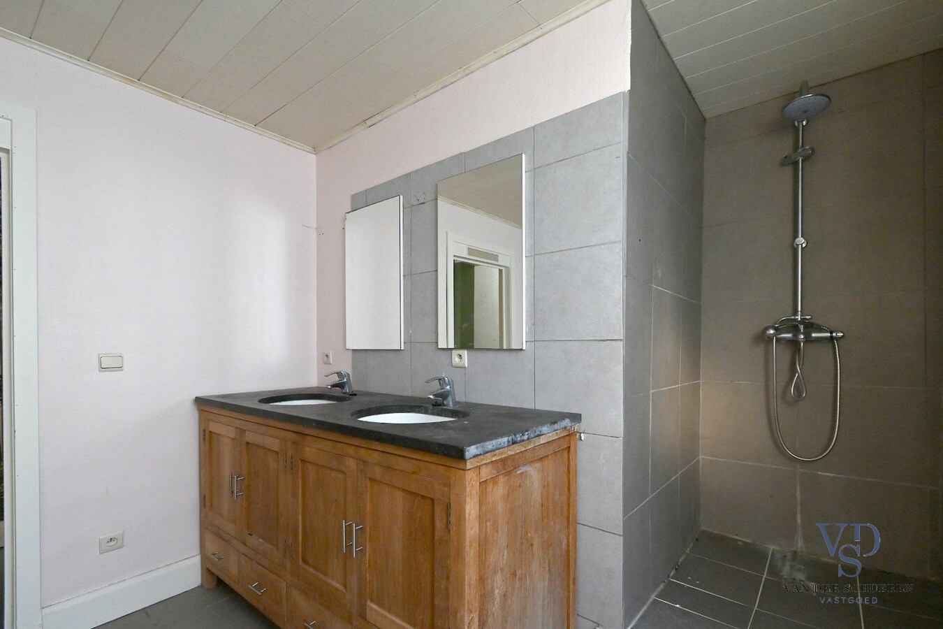 Ruime woning met tuin in centrum Eine ! 