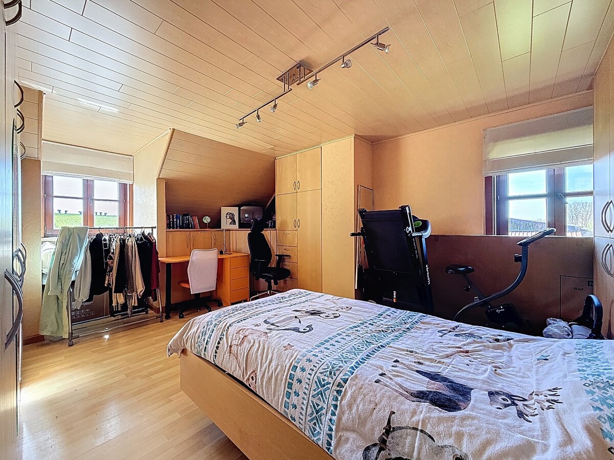 Ruime HOB met veel opslagruimte/garage te Zwalm 