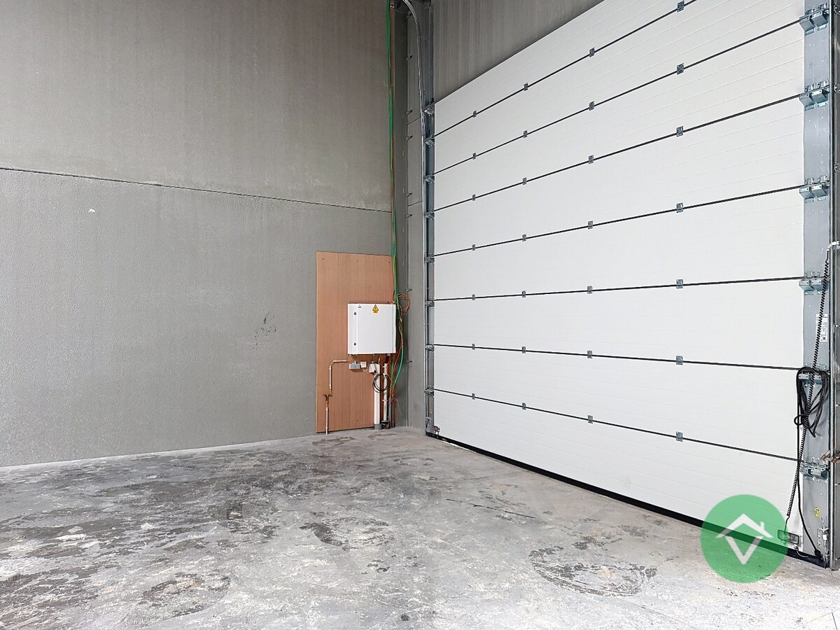 Nieuwbouw loods KMO-UNIT te koop – 237 m² met 1 parkeerplaats inbegrepen op de industriezone te Aartrijke 