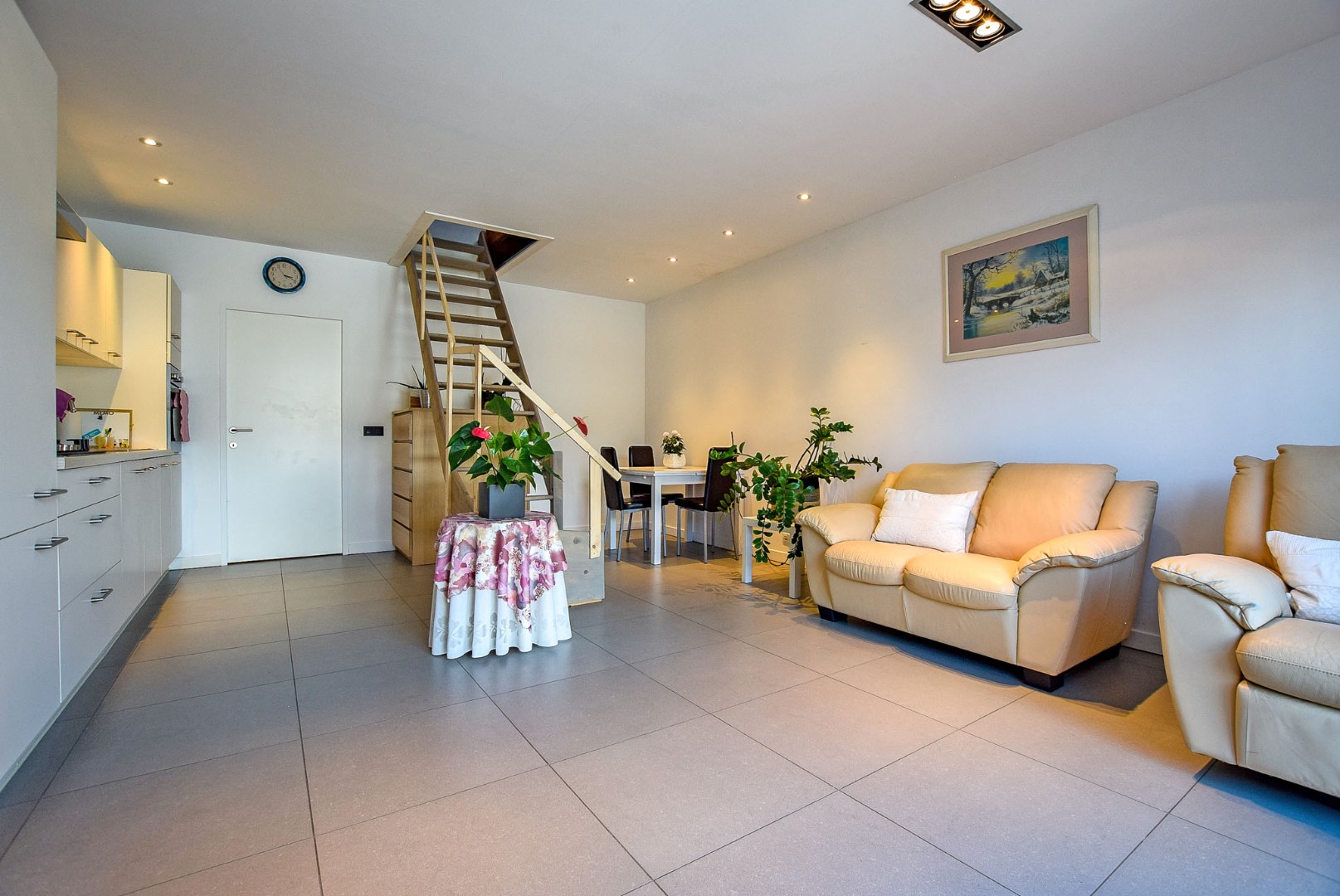 Instapklare, energiezuinige woning met aparte gastenunit in het hartje van Veurne. 