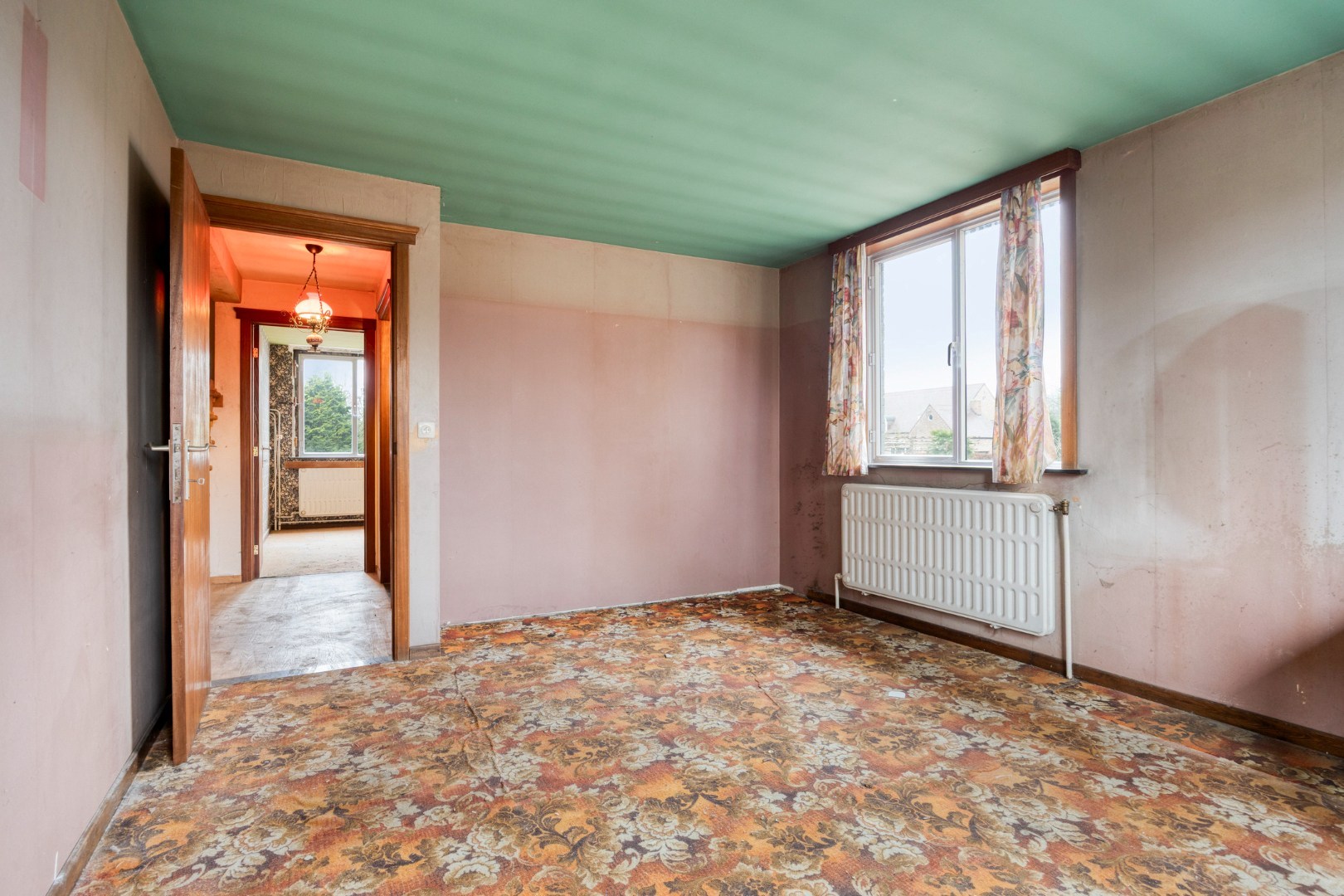 Open bebouwing met 3 slaapkamers, ruime garage op een perceel van 9a 62ca– EPC 596 kWh/m² - bewoonbare opp. 218 m² 