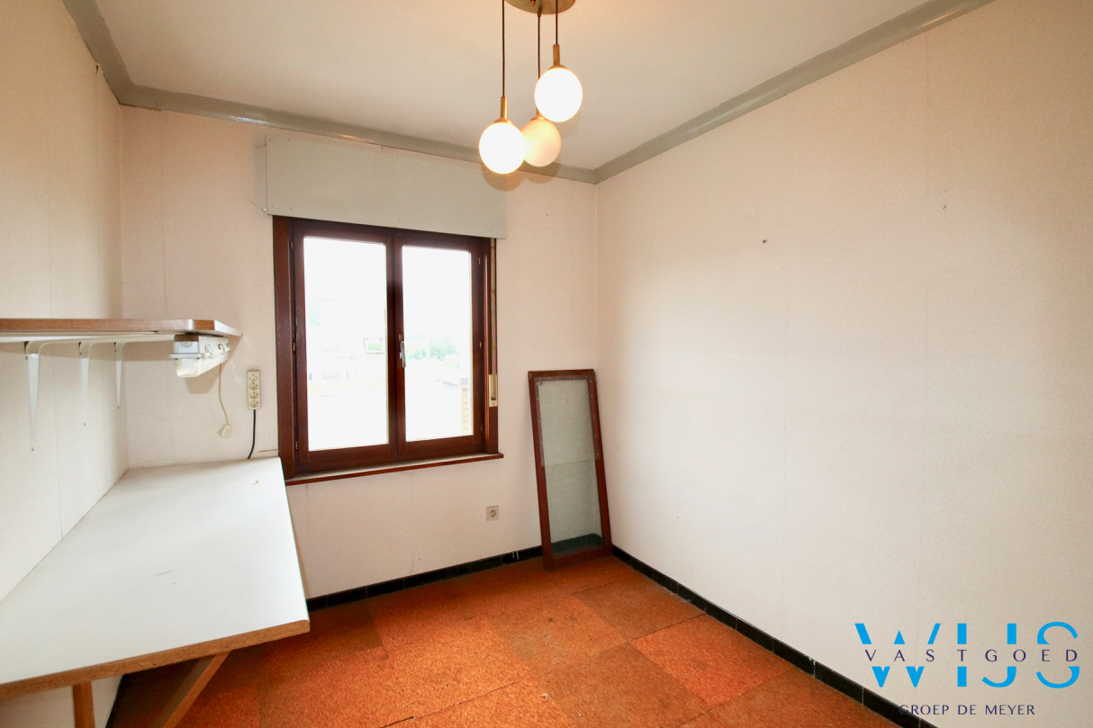 Op te frissen/te renoveren gezinswoning op TOPlocatie te ERTVELDE! 