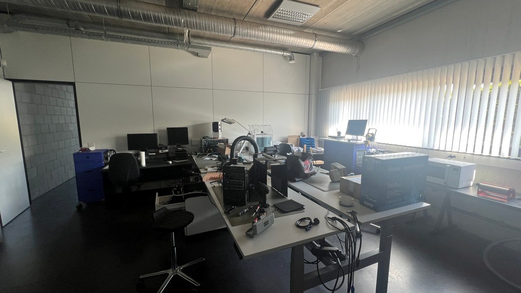 Bedrijfspand met appartement te koop nabij N47 in Lebbeke