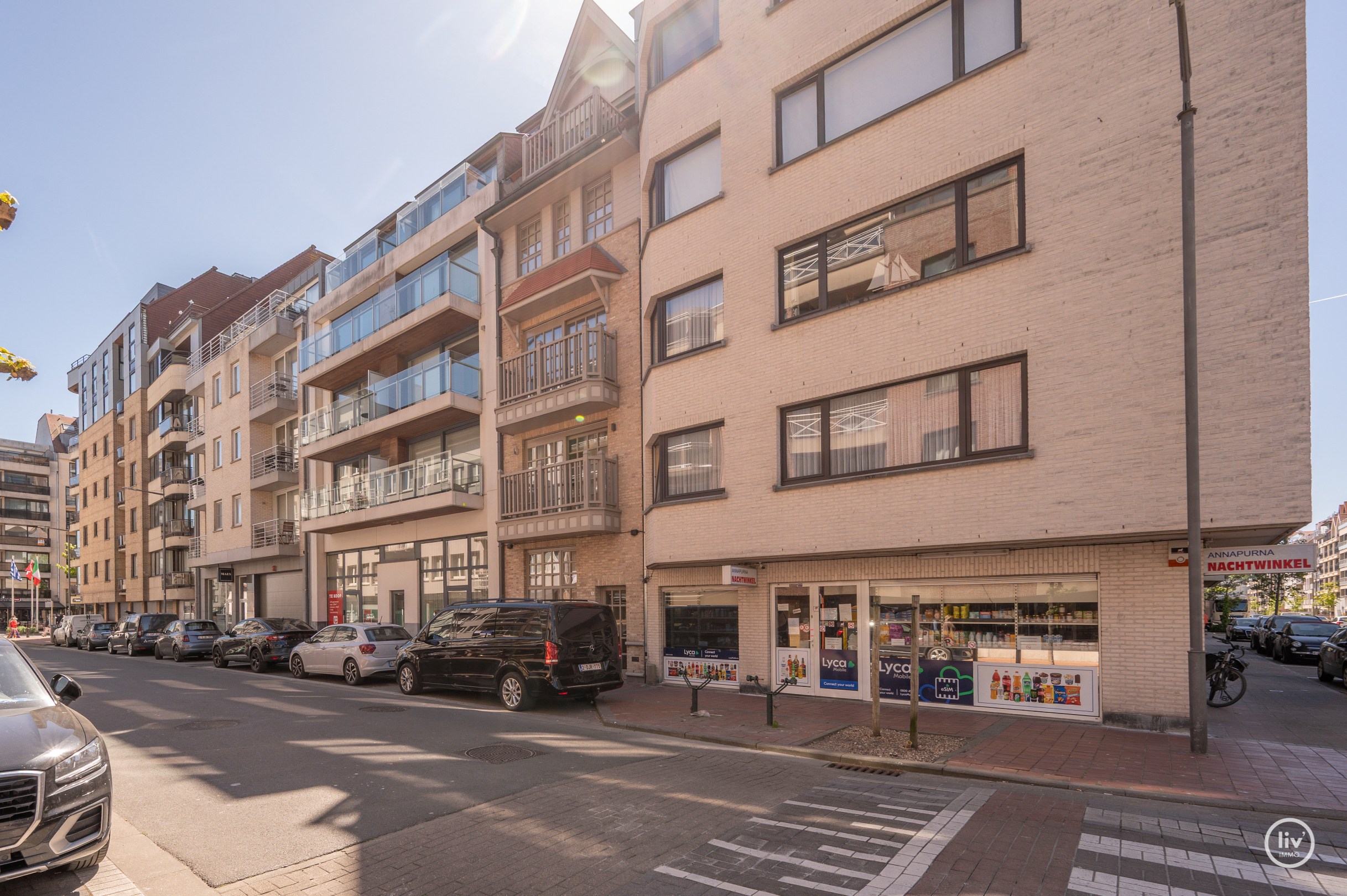 Superbe appartement en duplex de charme dans un emplacement de premier choix sur l'avenue Bayaux à Knokke. 