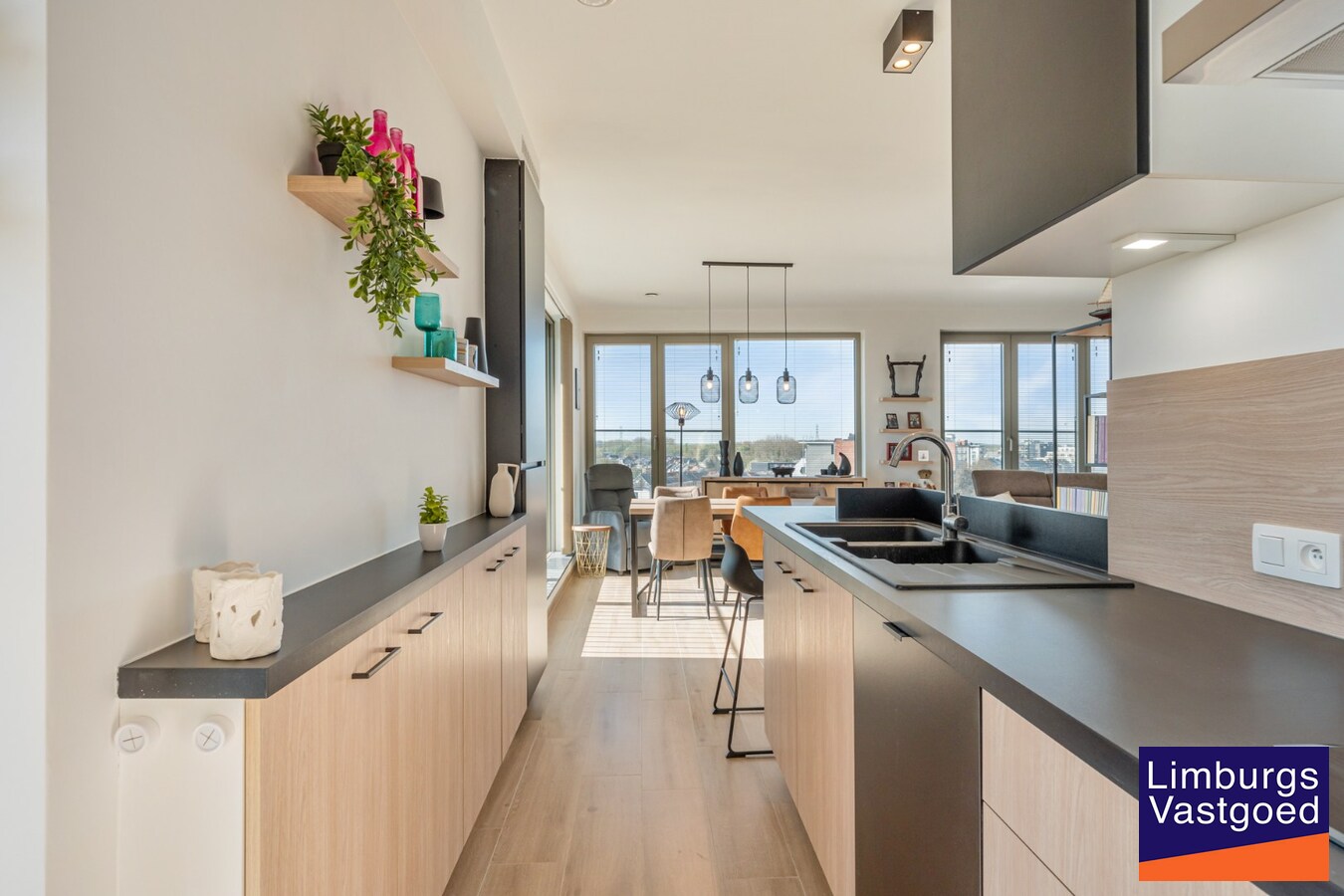 Modern appartement met terras, autostaanplaats + kelderberging 
