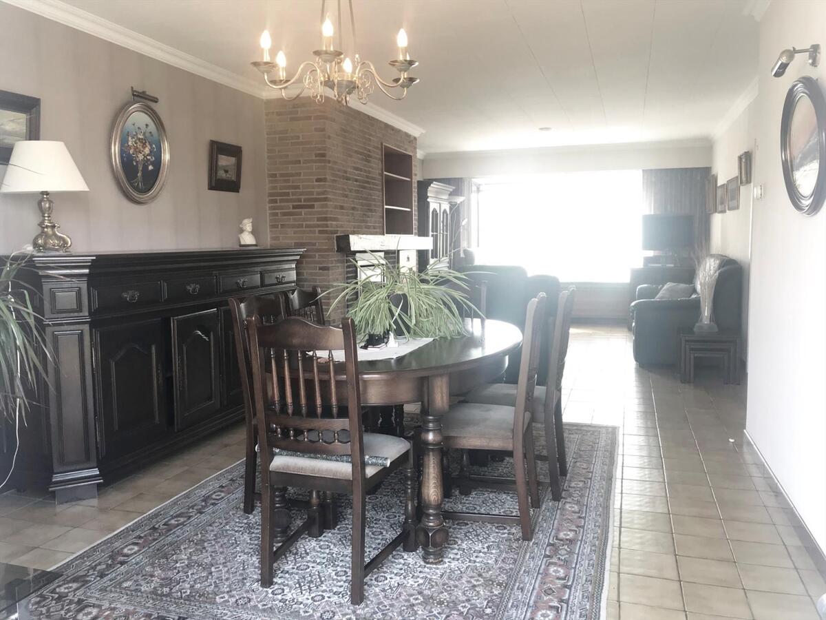 RUIME BEL ETAGE WONING MET TUIN TE BREDENE DORP 