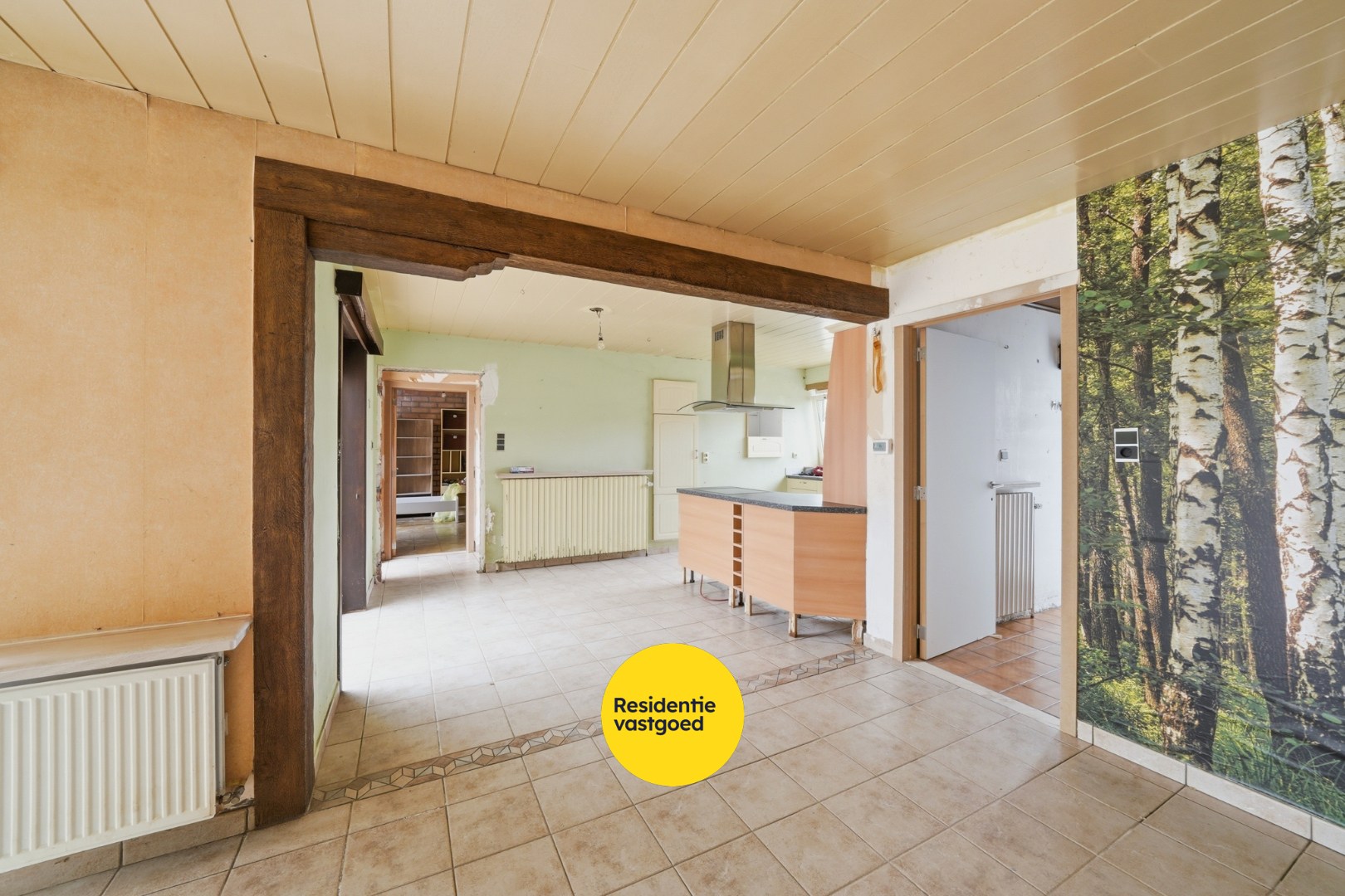 Vrijstaande bungalow met veel potentieel langs het water in hartje Oudenburg 