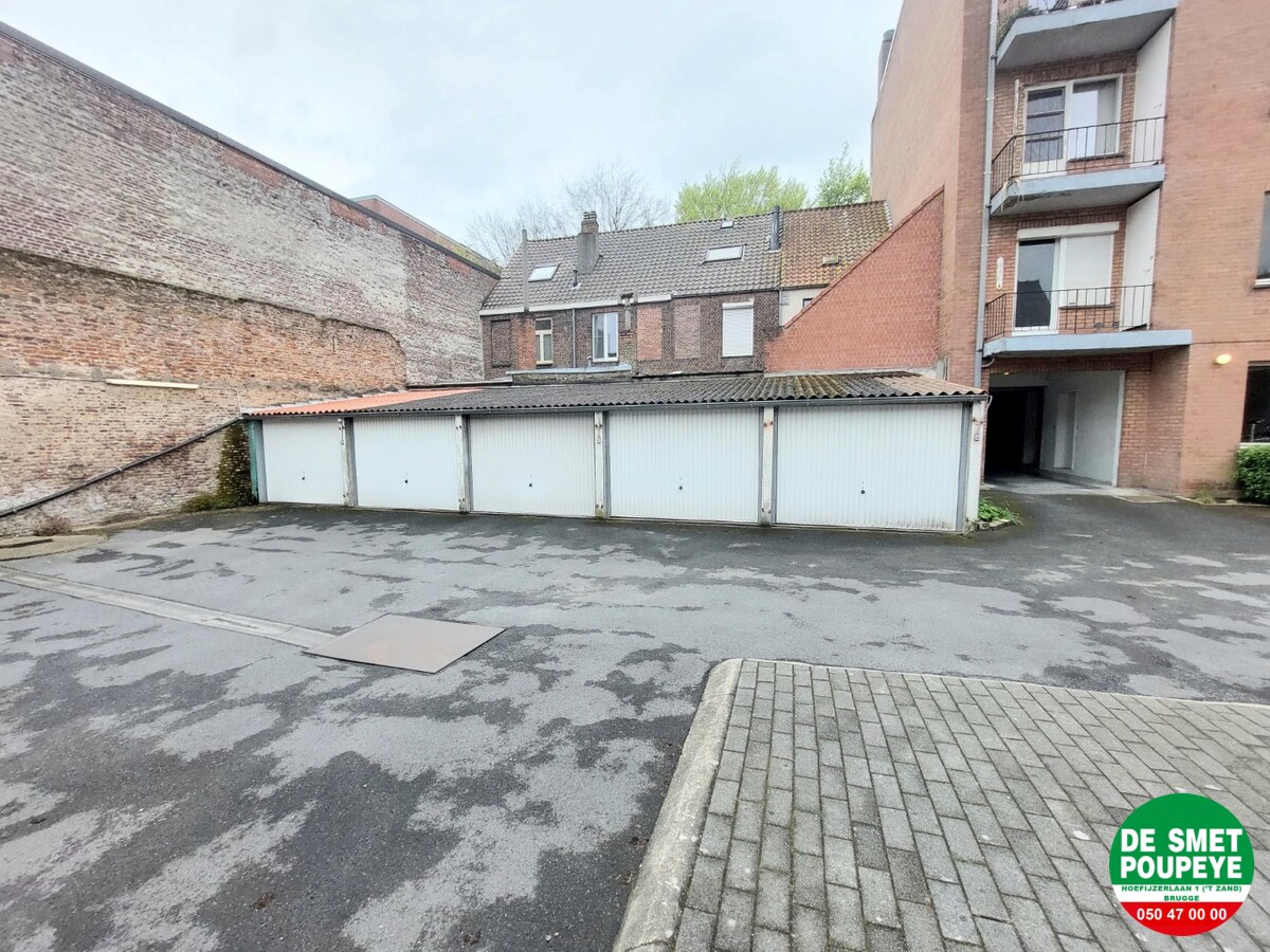 Garagebox in afgesloten complex 