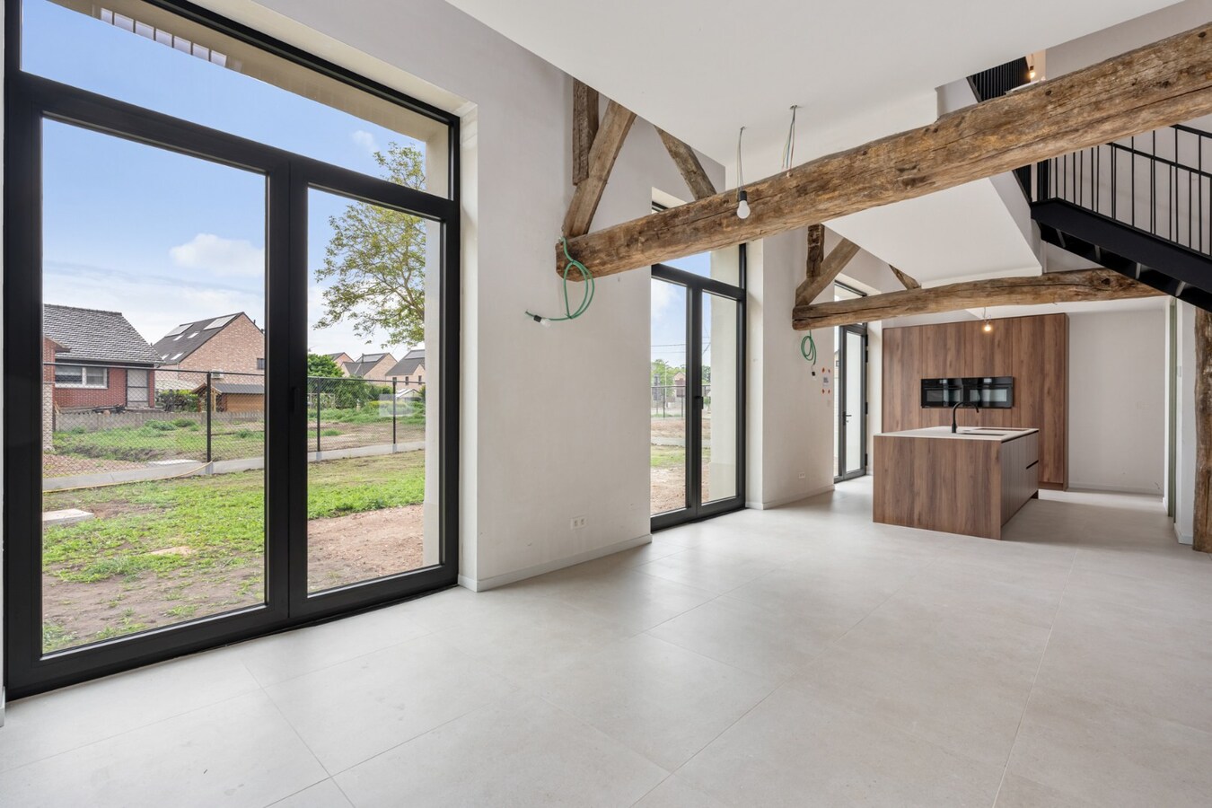 Exclusieve woning in volledig heropgebouwde hoeve op een perceel van 4a60ca! 
