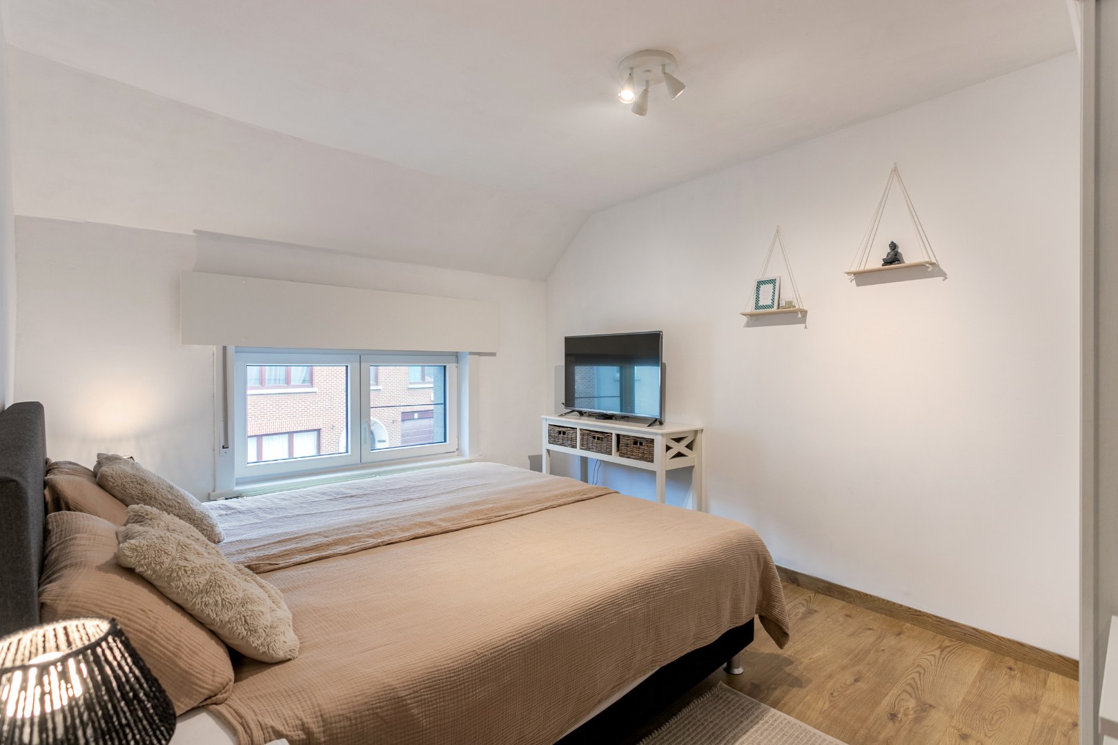 Gerenoveerde 3-gevelwoning met tuin en 4 slaapkamers te Sint-Genesius-Rode 