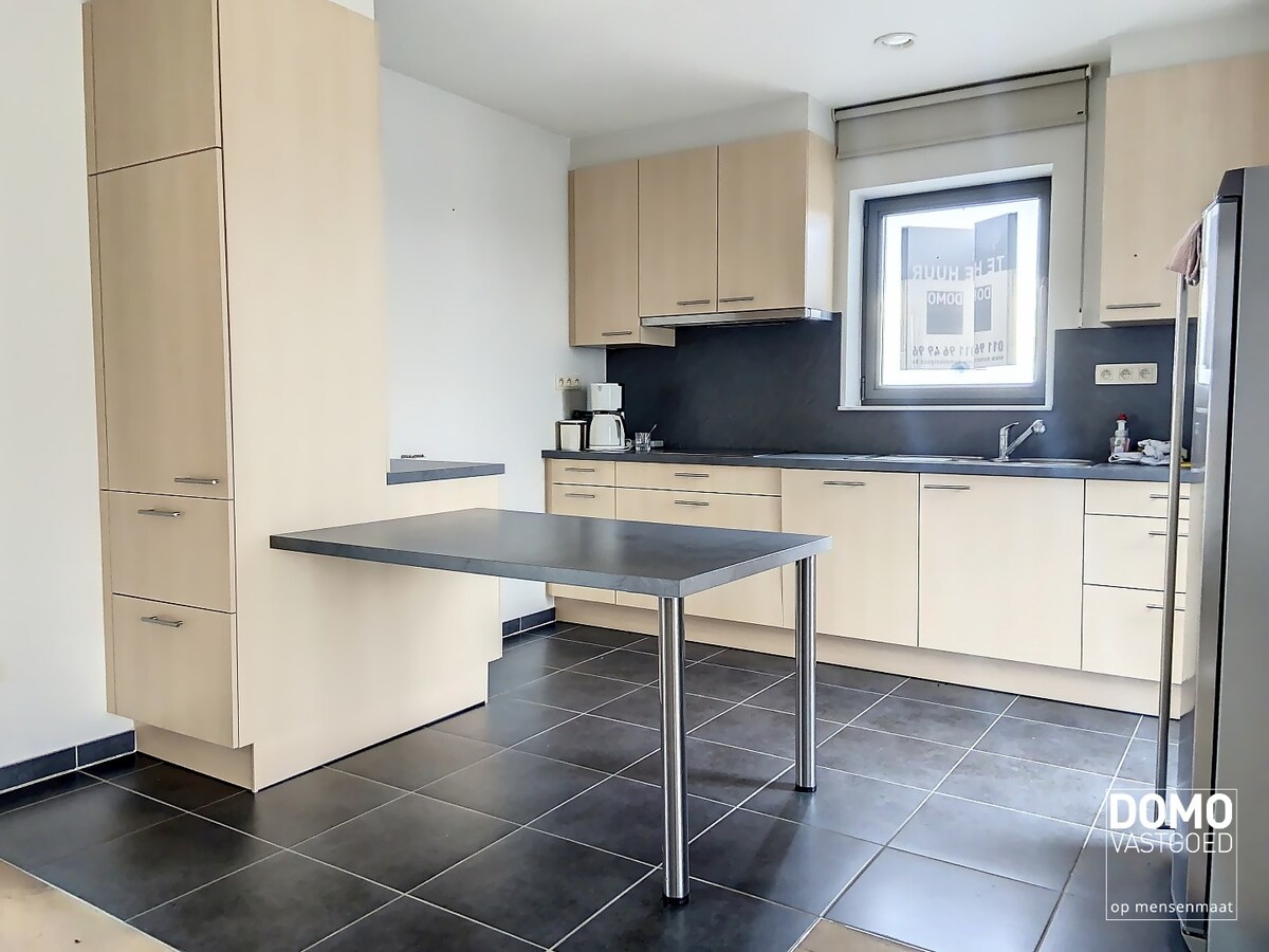 Ruime penthouse in Kermt met terras, lift, 3 slaapkamers en ruim terras 