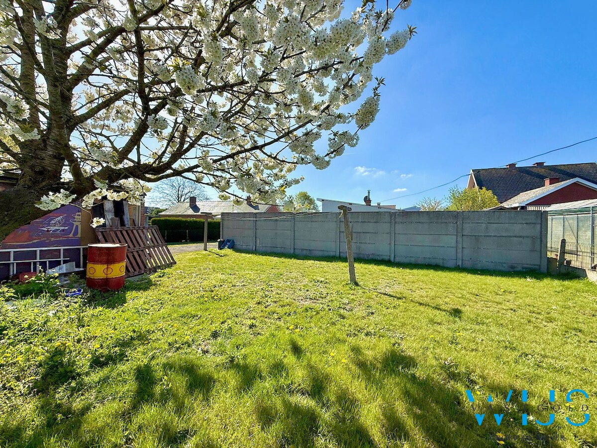 Open bebouwing op ruim perceel van 892m² te Ertvelde ! 