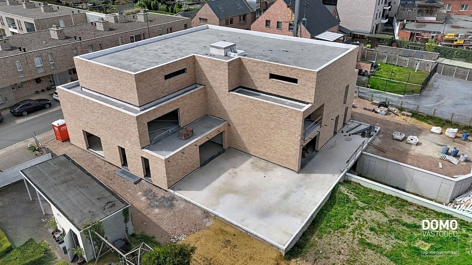 MODERN EN ENERGIEZUINIG NIEUWBOUWAPPARTEMENT MET 1 SLAAPKAMER, TERRAS EN AUTOSTANDPLAATS TE HAM CENTRUM 