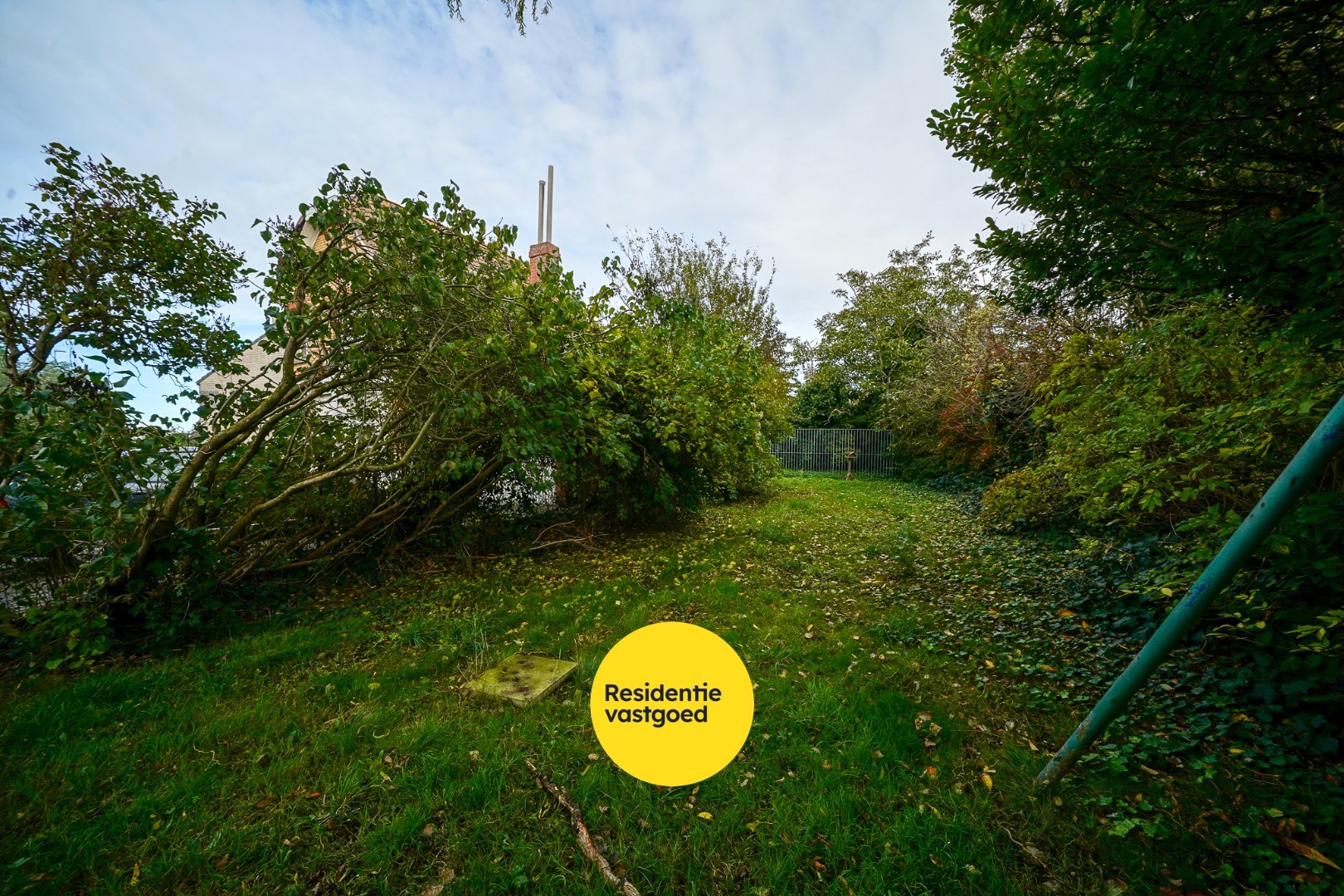 Te renoveren woning met dubbele garage in Bredene – ideaal renovatieproject 