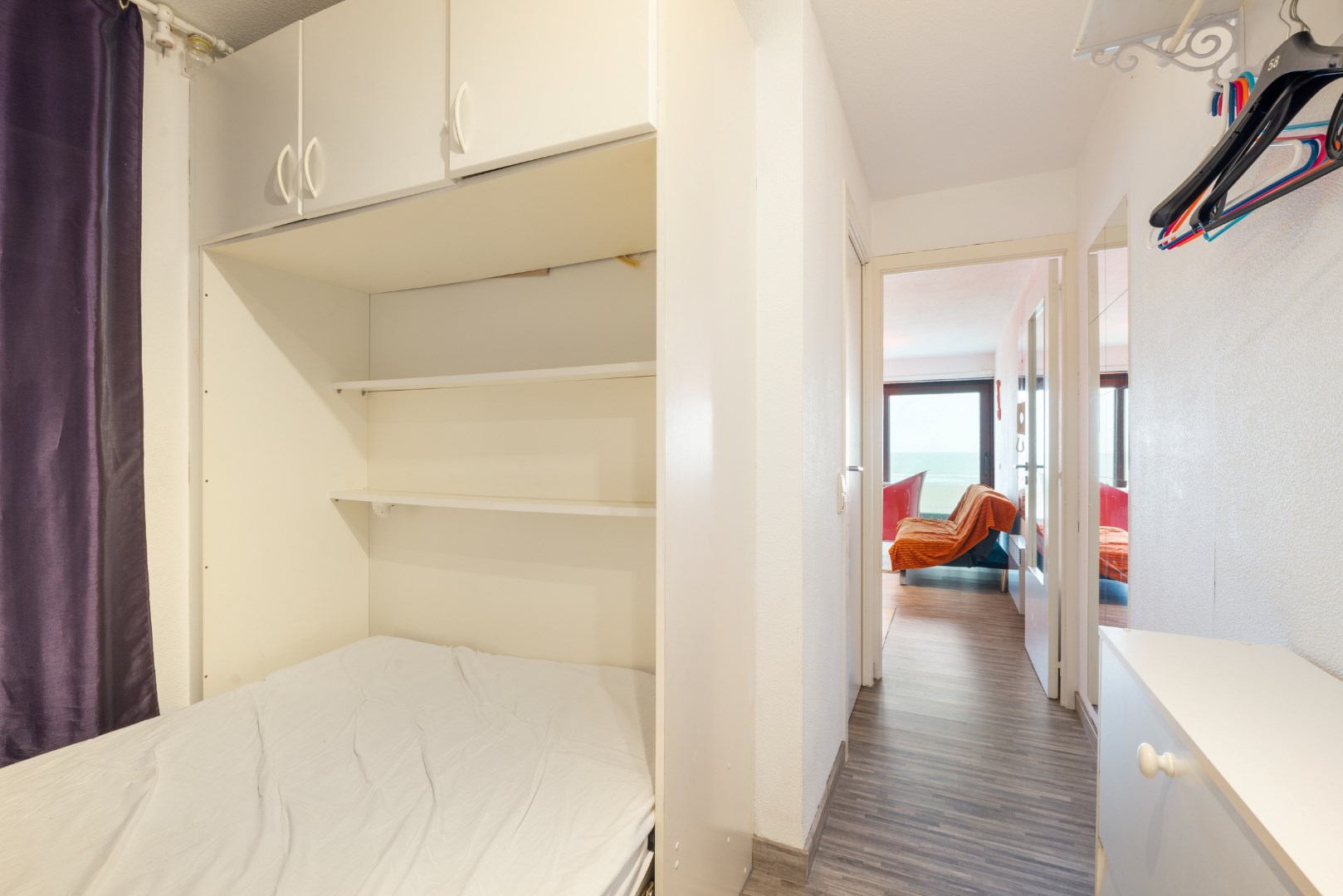 STUDIO MET FRONTAAL ZEEZICHT EN TERRAS OP TOPLIGGING 