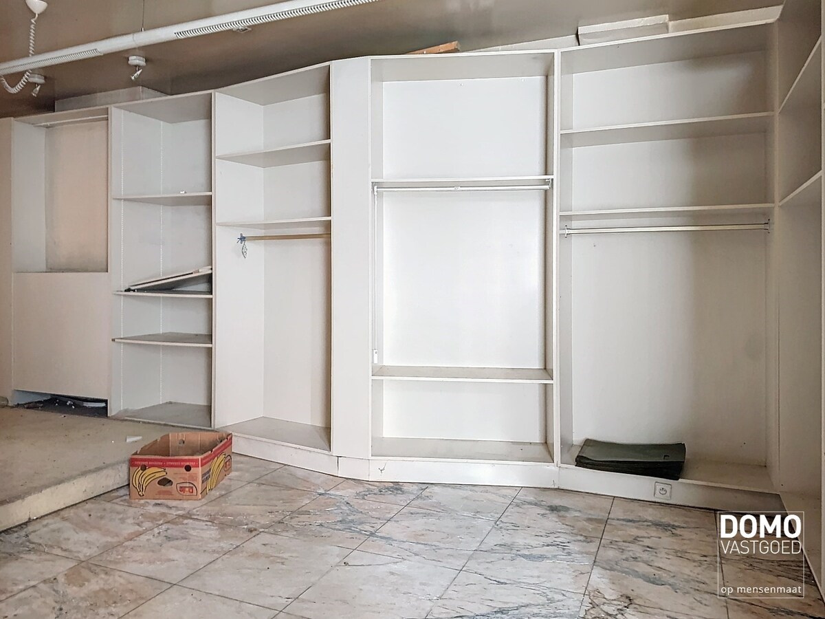 Te renoveren handelshuis gelegen in het centrum van Diepenbeek. 