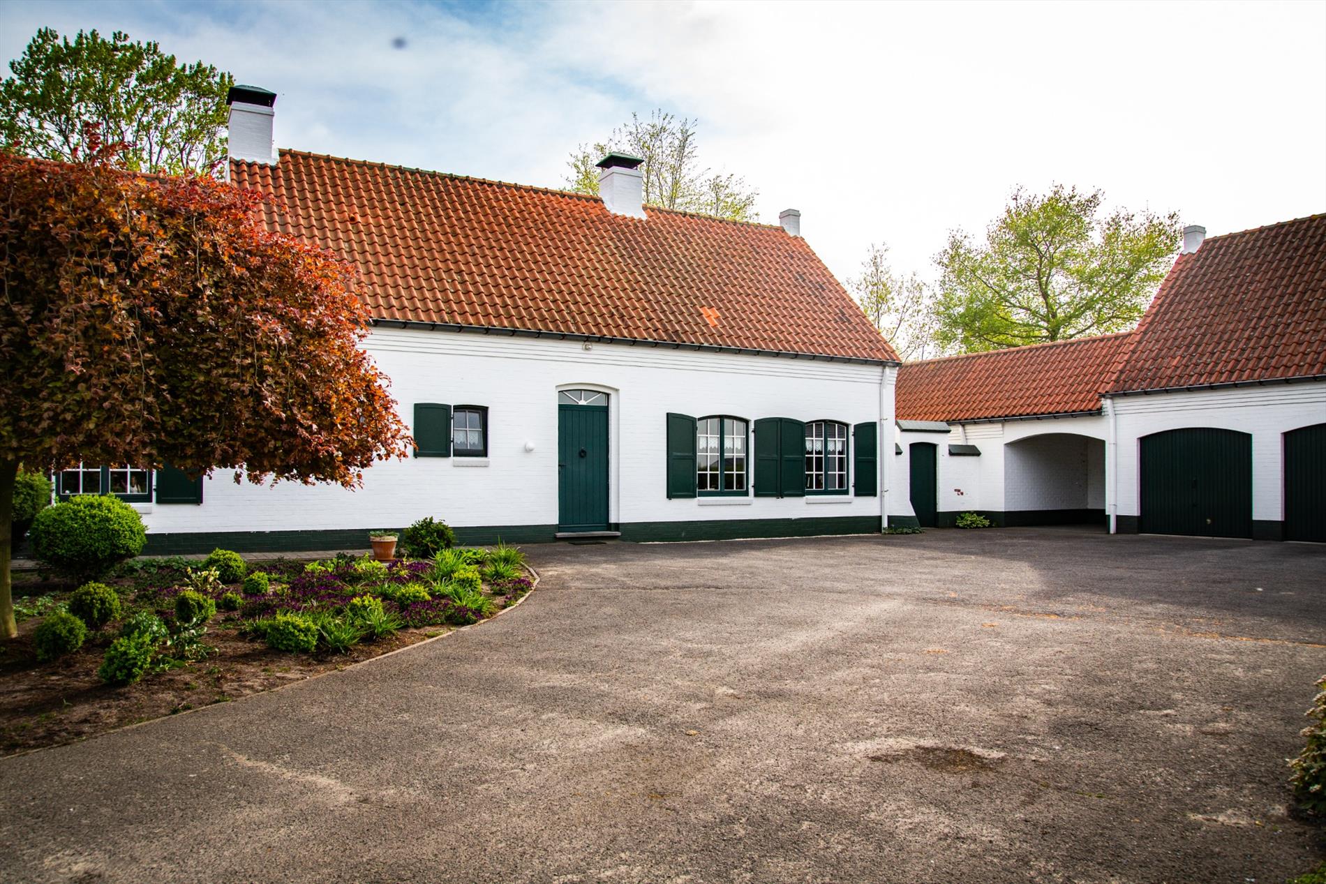 Uniek landhuis op 7.390m²  te Bassevelde 