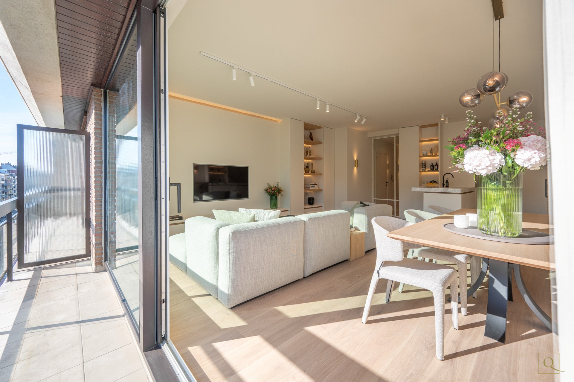 Prachtig gerenoveerd 3-SLPK-appartement nabij de Zeedijk 