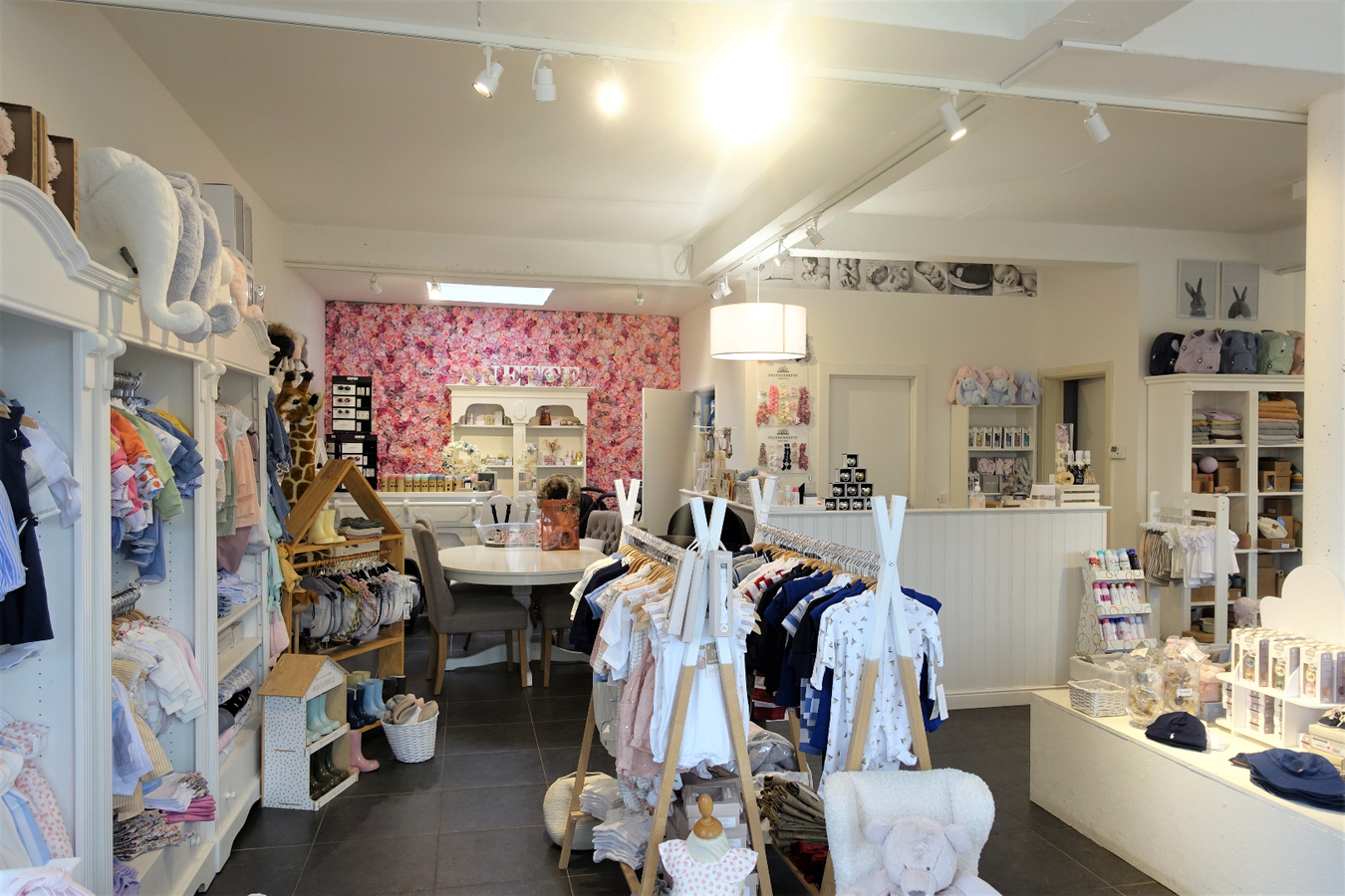 Handelspand met loods 