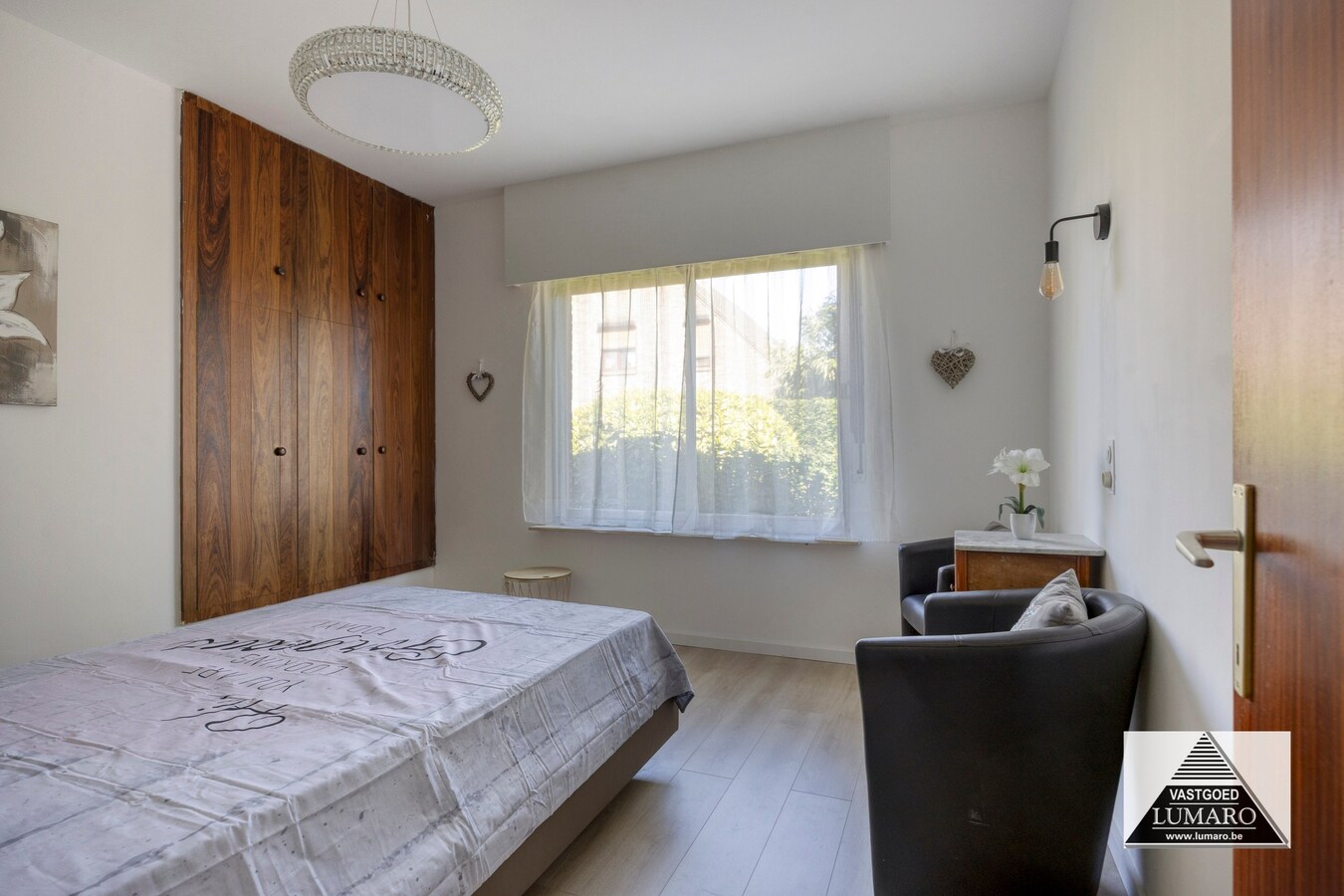 Residentiel gelegen woning met 3 ( 5 ) slaapkamers, garage. Bosomgeving! Gelijkvloers wonen. 