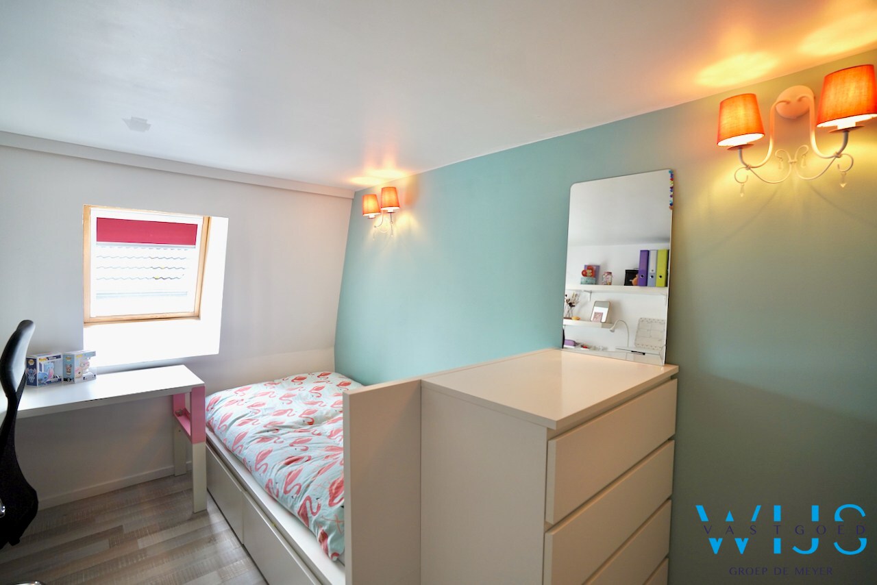 Instapklaar woonhuis met 3 slaapkamers en garage te Boekhoute ! 