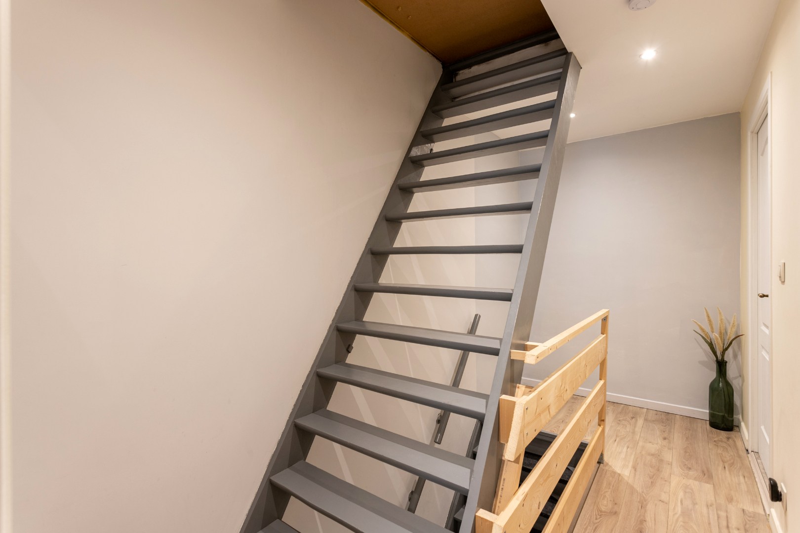 Instapklare woning met tuin te Sint-Pieters-Leeuw 