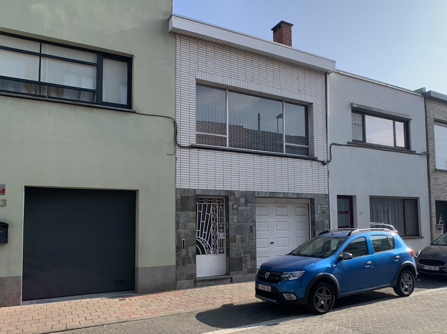 Te renoveren woning met groot potentieel in hartje Merksem! 