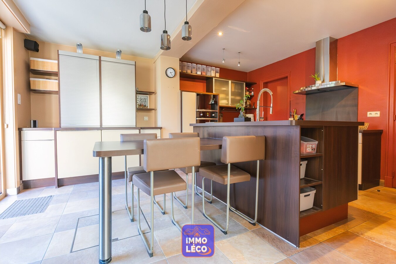 Maison avec garage et jardin, en plein centre-ville, 325m² de surface habitable ! COUP DE COEUR ! 