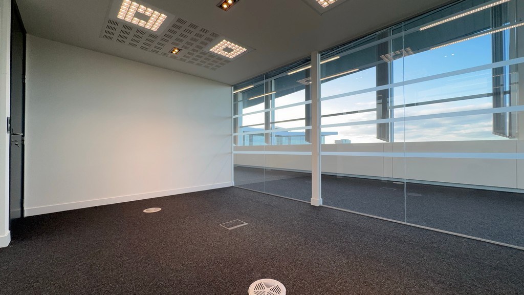 Kantoorgebouw te koop op zichtlocatie langs R4 in Merelbeke-Melle