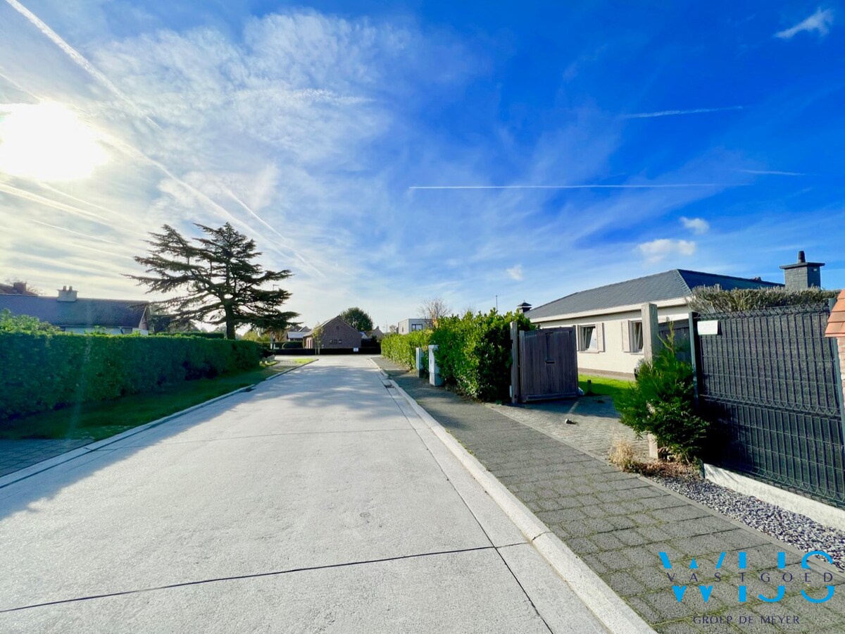 Ruime bungalow in een rustige woonwijk te Lovendegem ! 