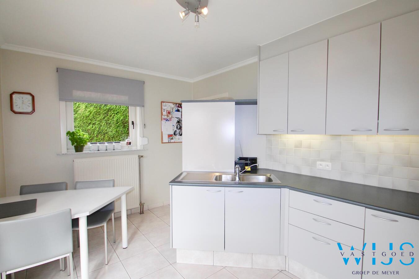 Perfect onderhouden open bebouwing in een rustige wijk te Sleidinge! 