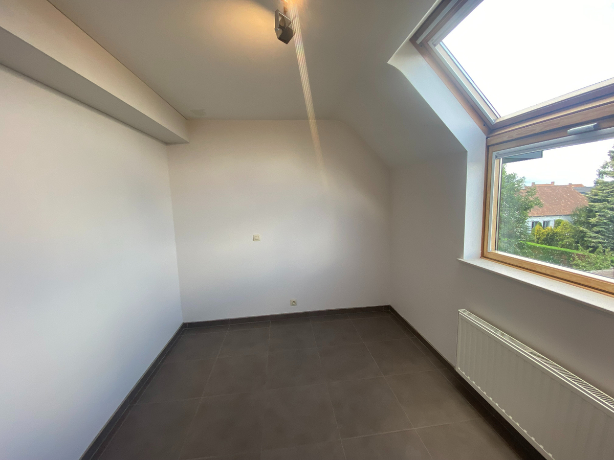 Ruim lichtrijk 2 slaapkamer appartement met alle nodige comfort. 