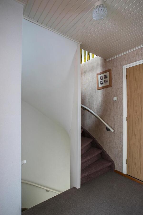 Nette 2-kapper met 4 slaapkamers en privacy biedende tuin gelegen op 346 m² ondergrond. 