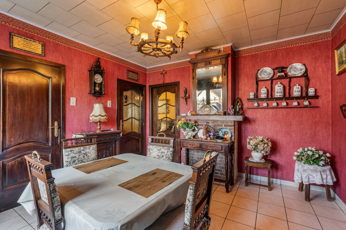 Halfvrijstaande gezinswoning met veel mogelijkheden op een perceel van 8are! 