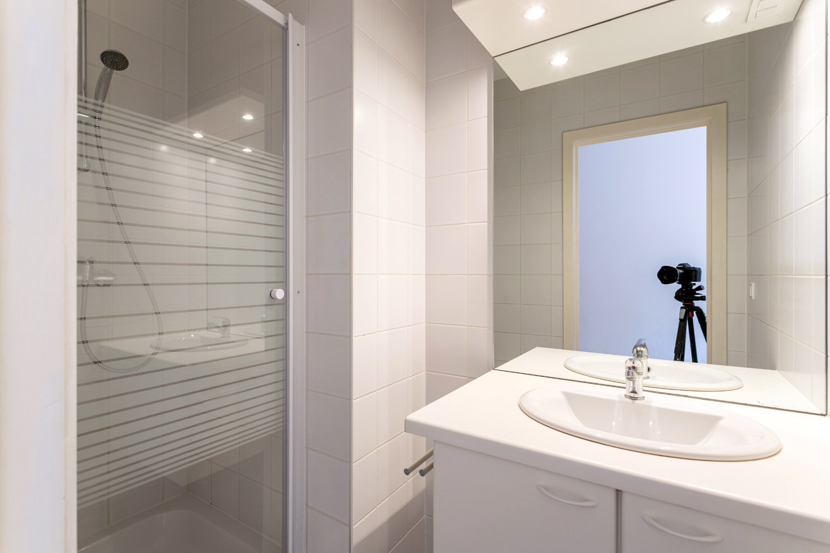 Instapklaar appartement met 2 slaapkamers, kelder en ondergrondse autostaanplaats 