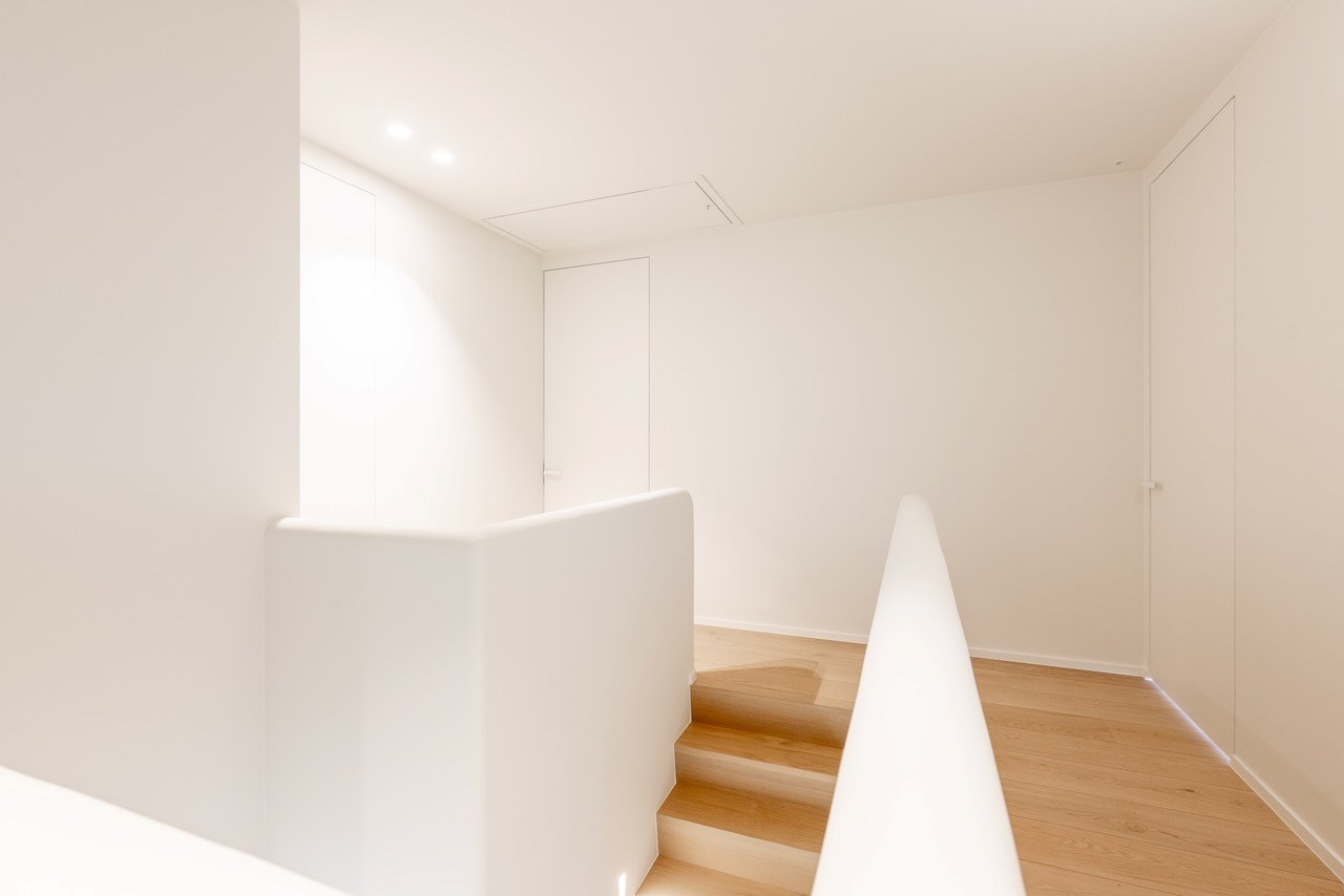 Cette magnifique maison individuelle rénovée avec une allée située dans un quartier calme à Knokke, offre tout ce dont vous avez besoin pour vivre confortablement. 