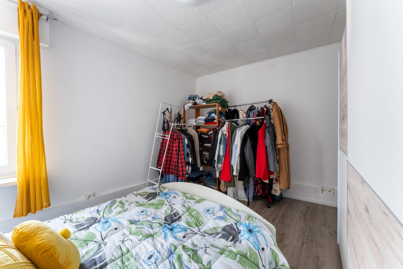 Centrale rijwoning met drie slaapkamers en terras in hartje Roeselare 