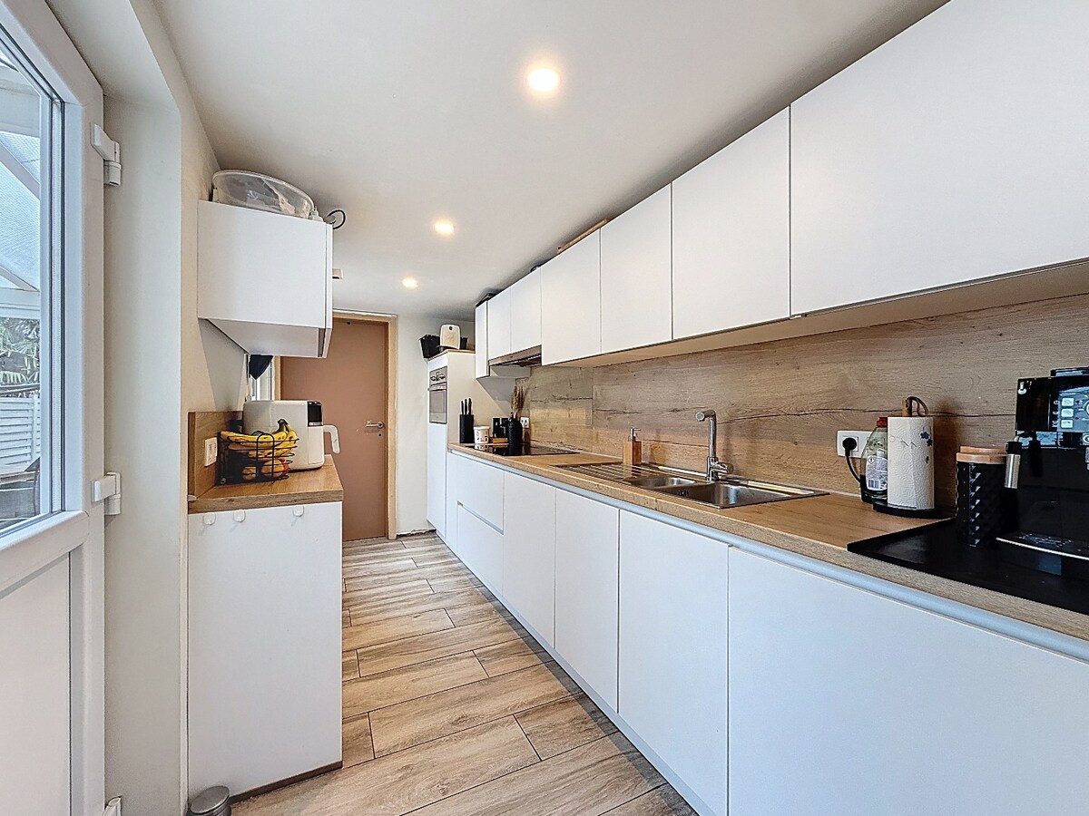 Grotendeels gerenoveerde woning met tuin te Aalst 