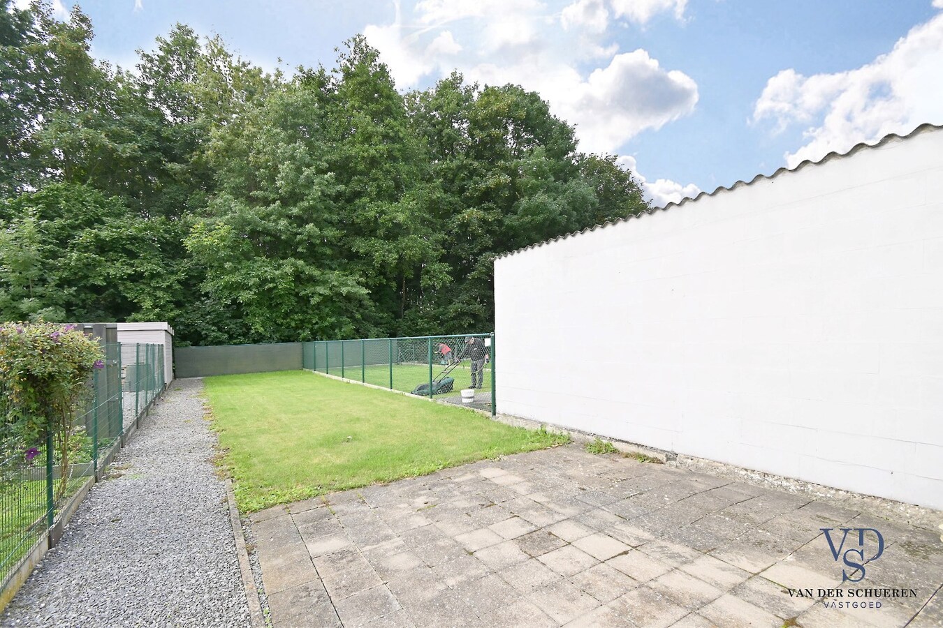 Degelijke rijwoning. 