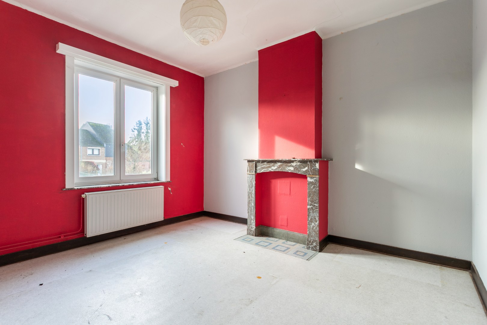 Kraktervolle woning met veel potentieel, 2 autostaanplaatsen en tuin te Dworp 