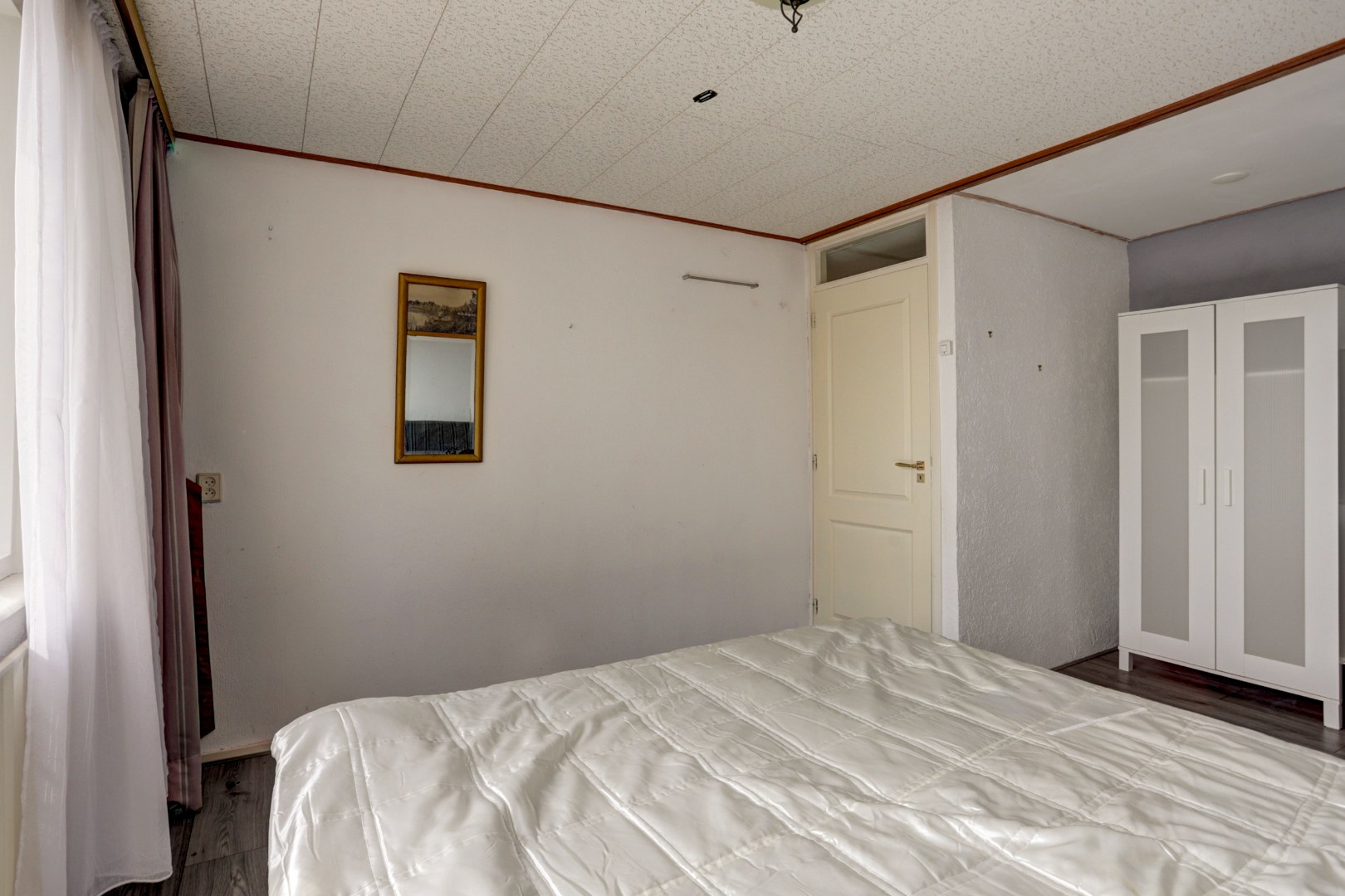 Op zoek naar een ruime 5-kamer woning op eigen grond waar u, uw wensen nog kunt uitvoeren ? 