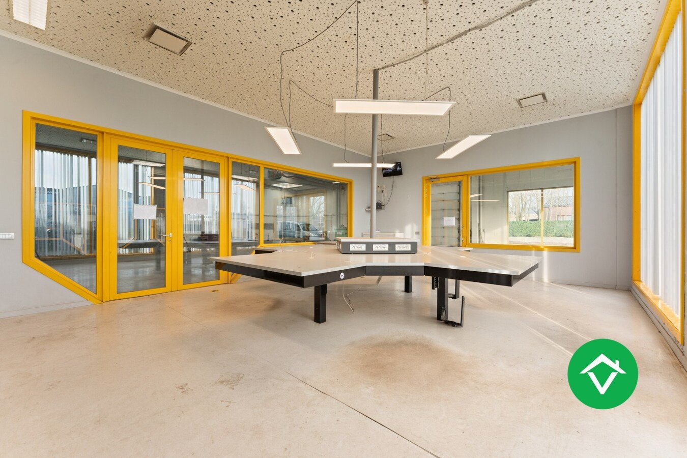 Bedrijfsgebouw met woonst te Ichtegem 