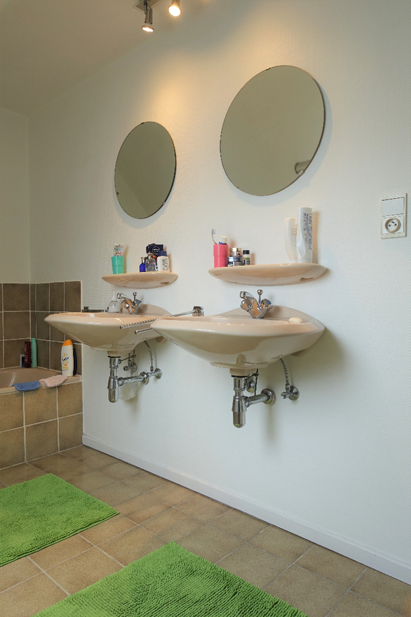 Uiterst rustig gelegen villa met kantoorruimte 