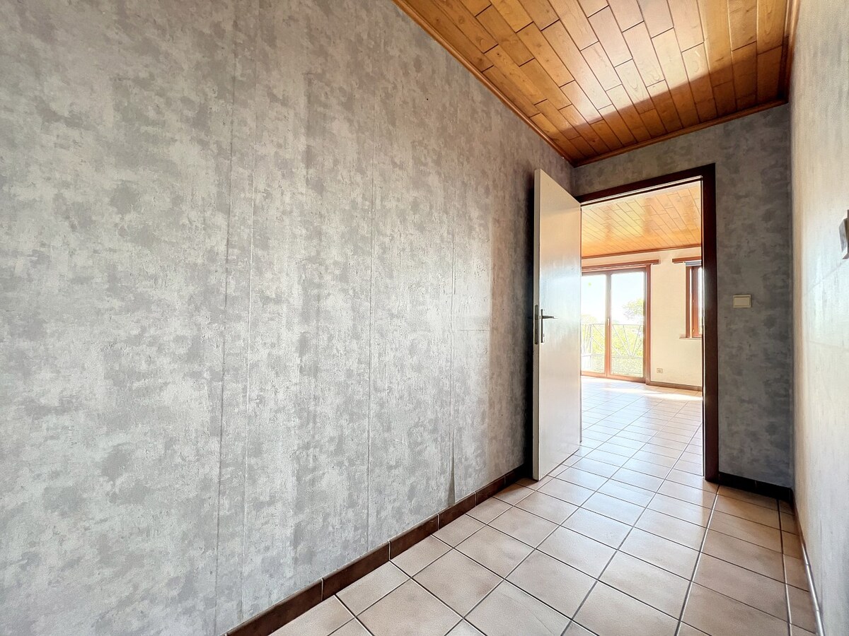 Instapklaar tweekamerappartement met terras, berging en parking 