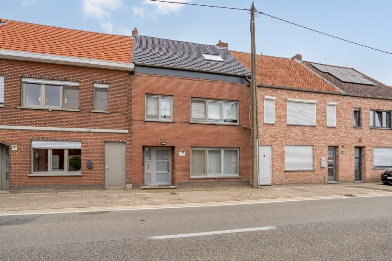 Zeer ruime en instapklare woning van 181 m², 4 slpk's en zeer leuke, zonnige tuin met prachtig uitzicht! 