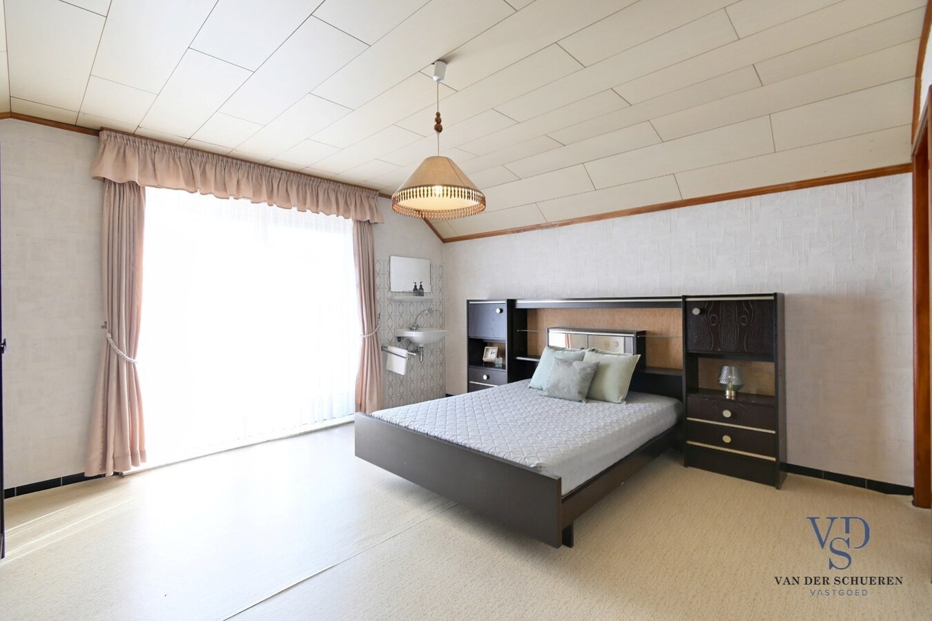 Goed gelegen, degelijke Open Bebouwing. 