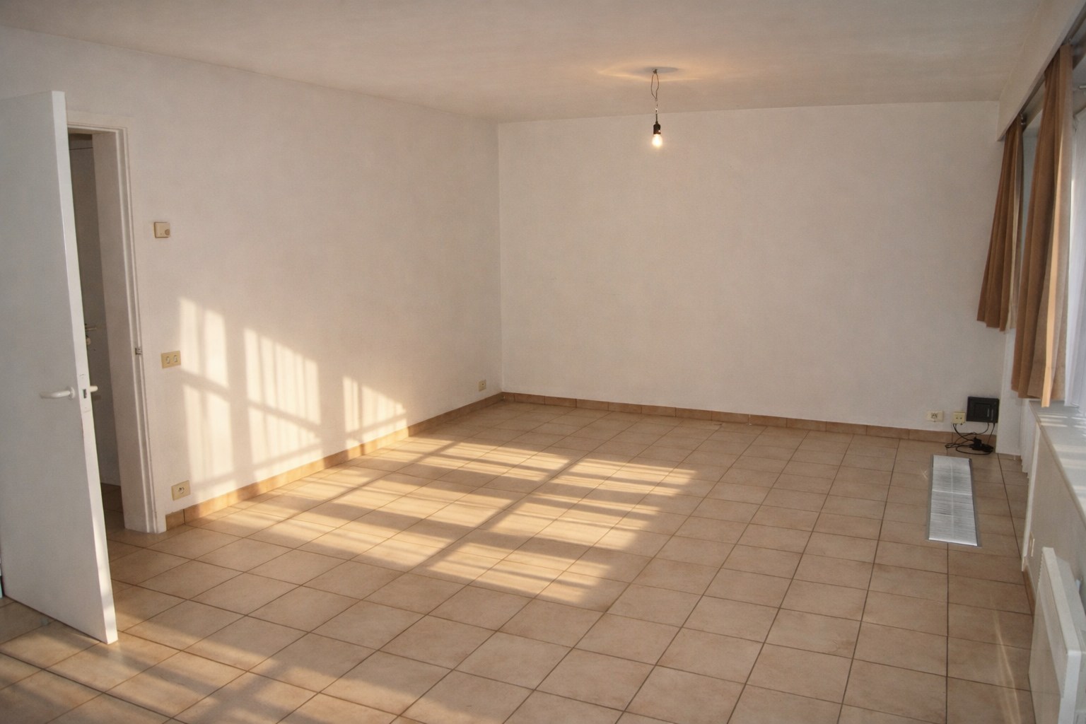 Ruim 2-slp appartement met zonnig terrasje, centrum Torhout 