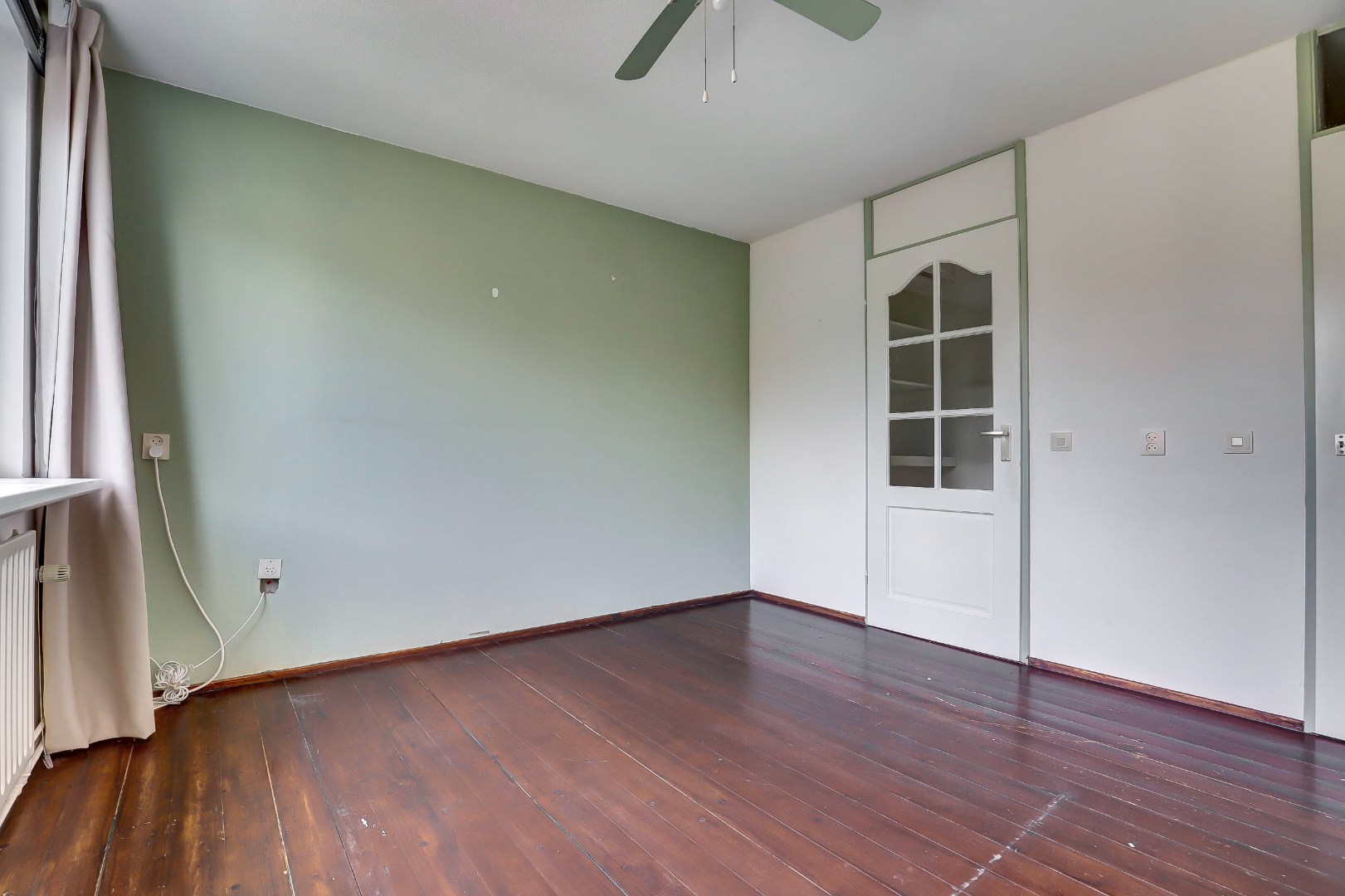 2-kamer hoekwoning met  ruime slaapkamer met airconditioning, tuin op het zonnige zuidwesten. 