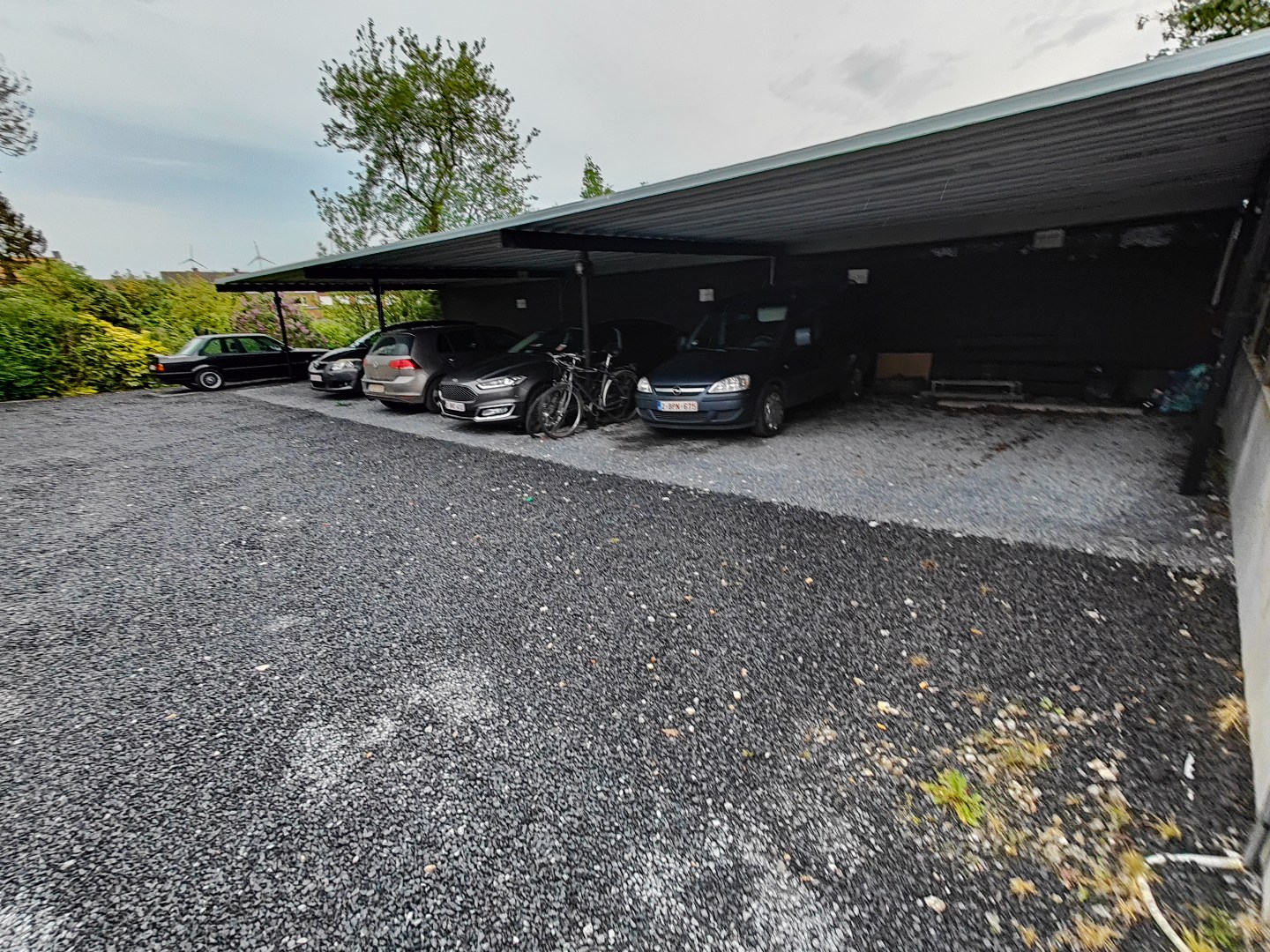 Volledig afgewerkte duplex met 2 slaapkamers en een private autostaanplaats 