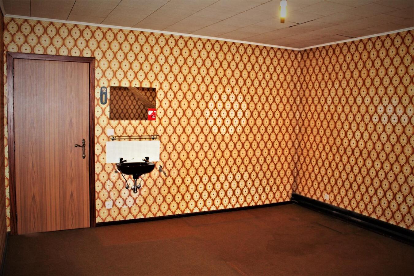 Woning (5 slaapkamers) met vergunde horecazaak (café), studio, recreatieterrein en weides op ca. 1.5ha te Kortenaken (Vlaams-Brabant) 